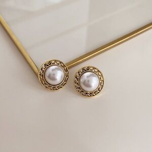 Vintage Antique Style Earrings With Silver Needle